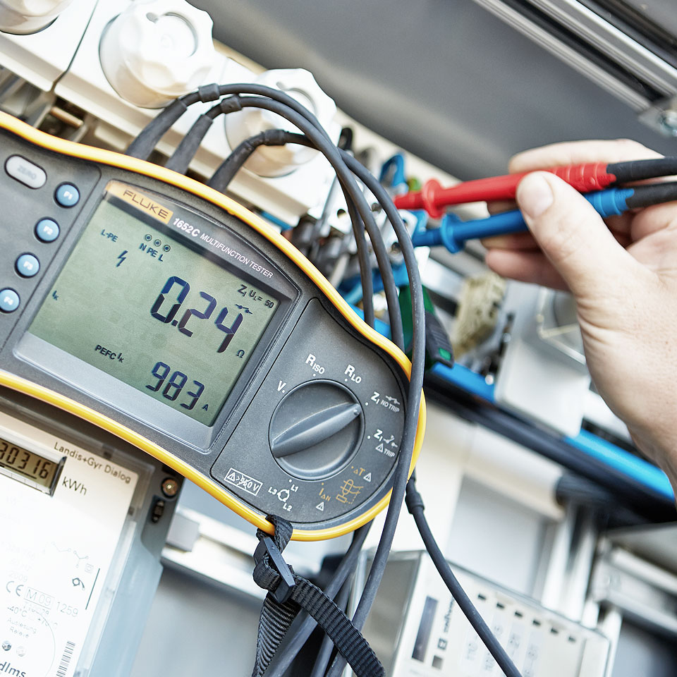 Mängelbehebungen an elektrischen Installationen nach periodischer Kontrolle